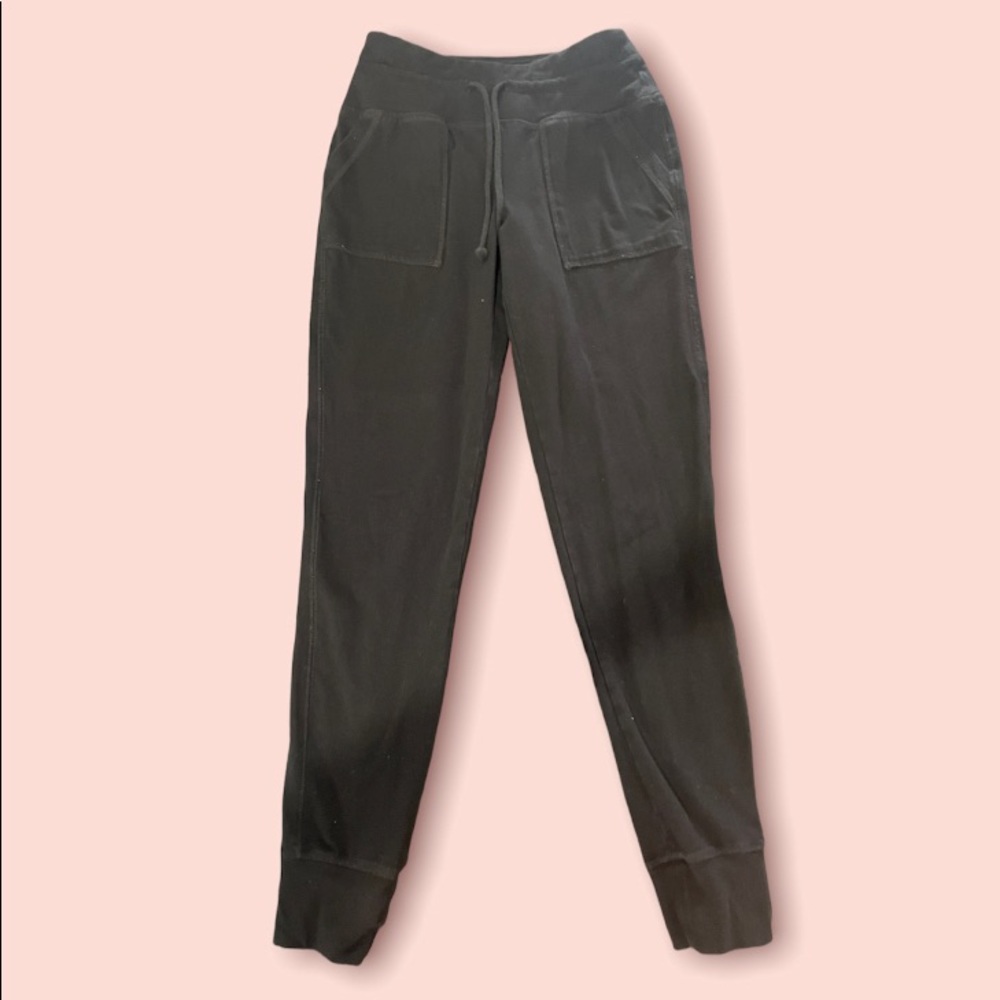 I am selling this black sweatpants type it is very comfortable
